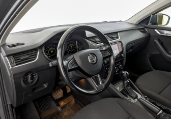 Подержанный автомобиль Skoda Octavia Liftback 2019 года (16 фото)