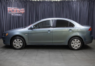 Подержанный автомобиль Mitsubishi Lancer Sedan 2008 года (8 фото)