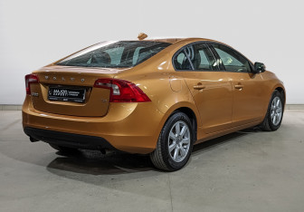 Подержанный автомобиль Volvo S60 2011 года (5 фото)