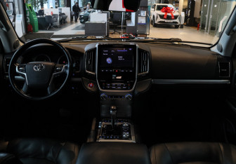 Подержанный автомобиль Toyota Land Cruiser Suv 2019 года (27 фото)