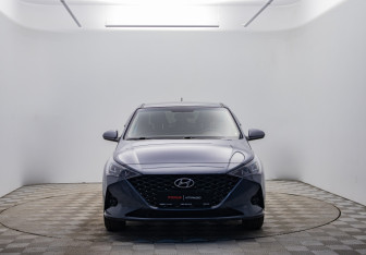 Подержанный автомобиль Hyundai Solaris Sedan 2021 года (2 фото)
