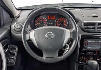 Подержанный автомобиль Nissan Terrano 2014 года (22 фото)