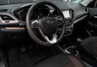 Подержанный автомобиль LADA (ВАЗ) Vesta Sedan 2018 года (12 фото)
