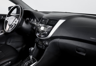 Подержанный автомобиль Hyundai Solaris Sedan 2012 года (9 фото)