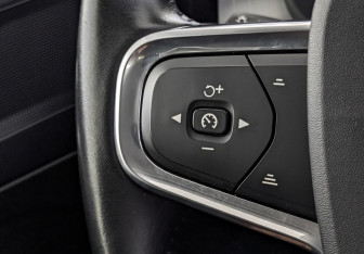 Подержанный автомобиль Volvo XC40 2019 года (27 фото)