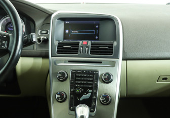 Подержанный автомобиль Volvo XC60 2012 года (15 фото)