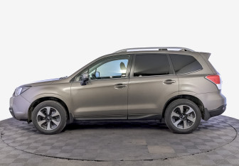 Подержанный автомобиль Subaru Forester Suv 2017 года (8 фото)