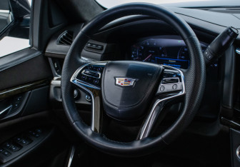 Подержанный автомобиль Cadillac Escalade Suv 2015 года (14 фото)