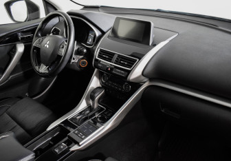 Подержанный автомобиль Mitsubishi Eclipse Cross 2018 года (10 фото)