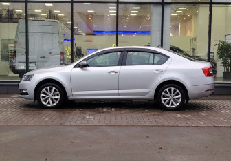 Подержанный автомобиль Skoda Octavia Liftback 2018 года (5 фото)
