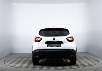 Подержанный автомобиль Renault Kaptur 2018 года (6 фото)