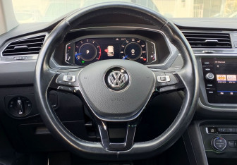 Подержанный автомобиль Volkswagen Tiguan 2019 года (16 фото)