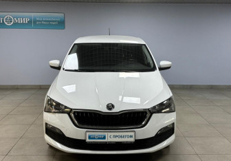 Подержанный автомобиль Skoda Rapid Liftback 2021 года (2 фото)