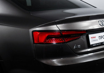 Подержанный автомобиль Audi A5 Coupe 2016 года (17 фото)