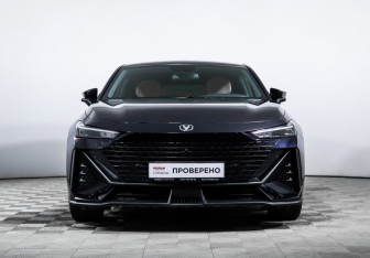 Подержанный автомобиль Changan UNI-V 2023 года (2 фото)