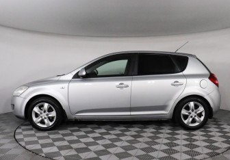 Подержанный автомобиль Kia Ceed Hatchback 2009 года (8 фото)
