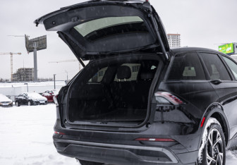 Подержанный автомобиль Lincoln Nautilus 2024 года (25 фото)