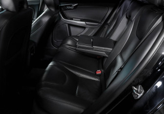 Подержанный автомобиль Volvo V60 Cross Country 2015 года (10 фото)