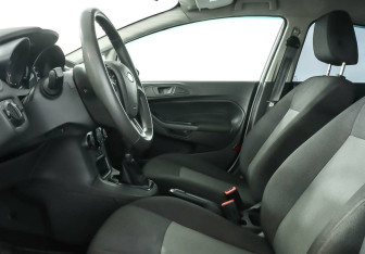 Подержанный автомобиль Ford Fiesta Sedan 2018 года (7 фото)