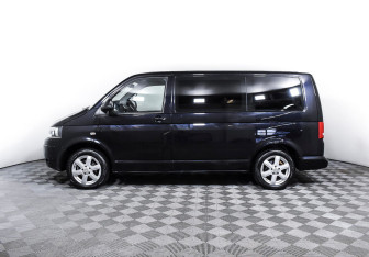 Подержанный автомобиль Volkswagen Multivan 2013 года (3 фото)