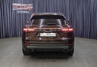 Подержанный автомобиль Porsche Cayenne 2020 года (6 фото)