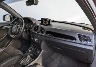 Подержанный автомобиль Audi Q3 2017 года (15 фото)