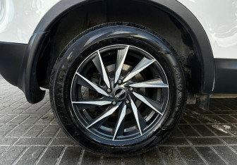 Подержанный автомобиль Nissan Qashqai 2012 года (15 фото)