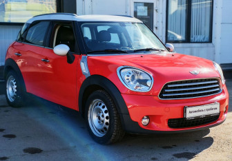 Подержанный автомобиль MINI Countryman 2011 года (3 фото)