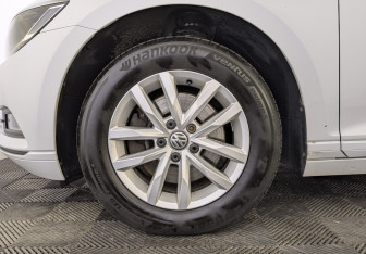 Подержанный автомобиль Volkswagen Passat Sedan 2019 года (12 фото)