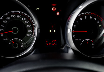 Подержанный автомобиль Mitsubishi Pajero 2015 года (11 фото)