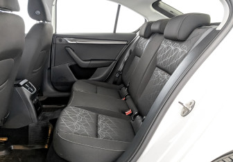 Подержанный автомобиль Skoda Octavia Liftback 2019 года (12 фото)