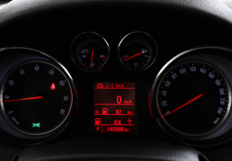 Подержанный автомобиль Opel Mokka 2014 года (11 фото)