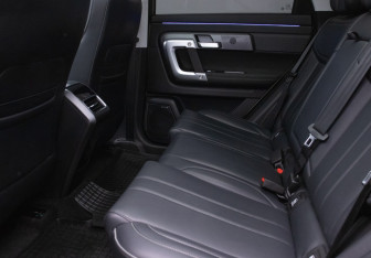 Подержанный автомобиль Jaecoo J7 2023 года (11 фото)