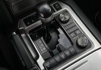 Подержанный автомобиль Toyota Land Cruiser Suv 2017 года (14 фото)