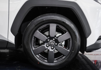 Новый Toyota RAV4 2025 (14 фото)