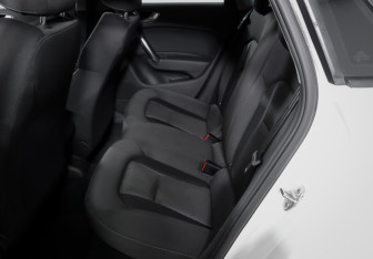 Подержанный автомобиль Audi A1 2014 года (10 фото)