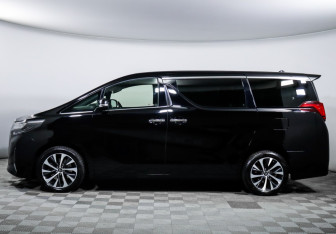 Подержанный автомобиль Toyota Alphard 2019 года (8 фото)