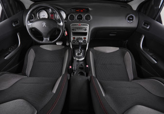 Подержанный автомобиль Peugeot 308 Hatchback 2011 года (19 фото)