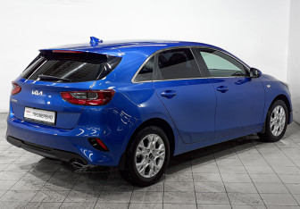 Подержанный автомобиль Kia Ceed Hatchback 2022 года (4 фото)