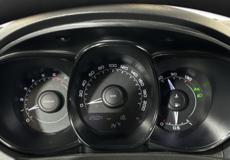 Подержанный автомобиль LADA (ВАЗ) Vesta Sedan 2016 года (11 фото)