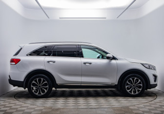 Подержанный автомобиль Kia Sorento 2017 года (4 фото)