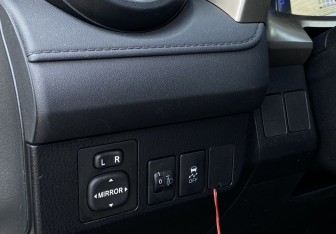 Подержанный автомобиль Toyota RAV4 2013 года (18 фото)