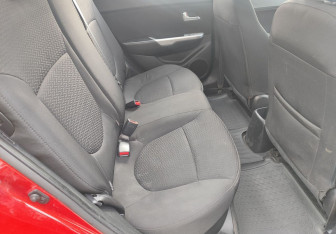 Подержанный автомобиль Kia Rio Hatchback 2014 года (10 фото)