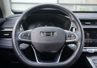 Подержанный автомобиль Geely Atlas Pro 2023 года (14 фото)