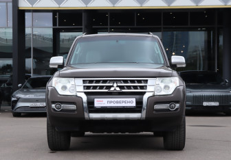 Подержанный автомобиль Mitsubishi Pajero 2017 года (2 фото)