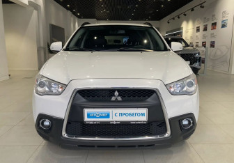 Подержанный автомобиль Mitsubishi ASX 2011 года (2 фото)