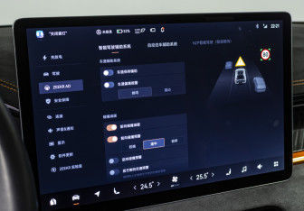 Подержанный автомобиль Zeekr 001 2023 года (16 фото)