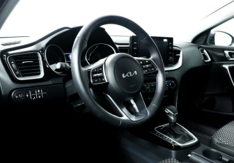 Подержанный автомобиль Kia Ceed Hatchback 2022 года (11 фото)