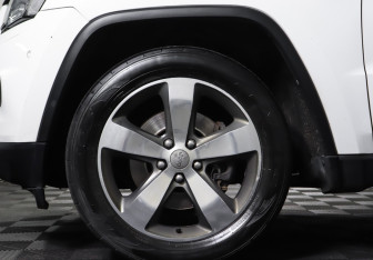 Подержанный автомобиль Jeep Grand Cherokee 2013 года (26 фото)