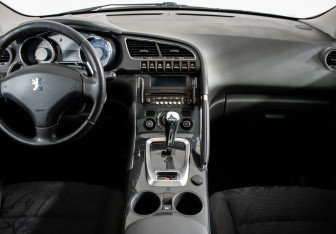 Подержанный автомобиль Peugeot 3008 2012 года (12 фото)